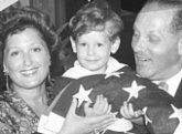 Tom Teicholz ('73) as a child, with his mother Eva,  and his father Bruce